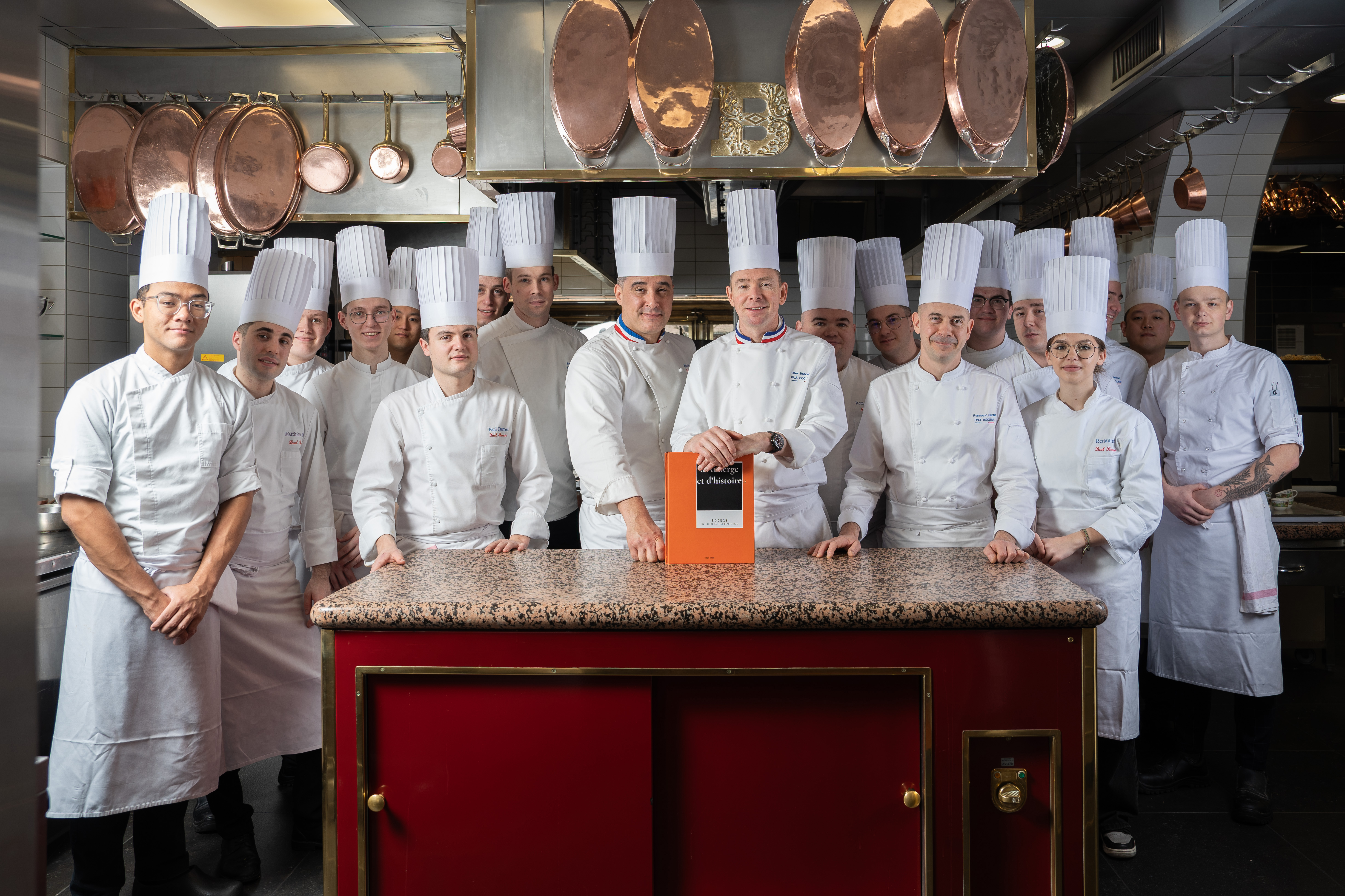 d'Auberge et d'histoire(s) – Bocuse maison de famille depuis 1924 : Un  livre-objet d'émotions en quatre dimensions